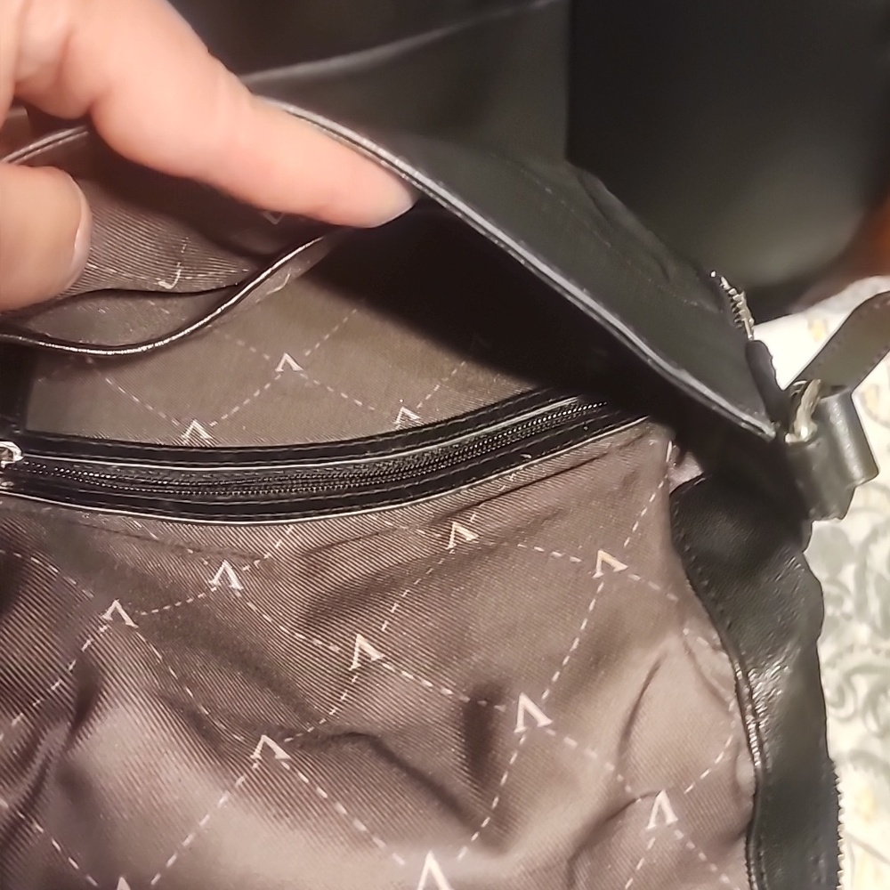 Vince Camuto Vintage Leather Crossbody Shoulder Bag - Picture 4 of 8
